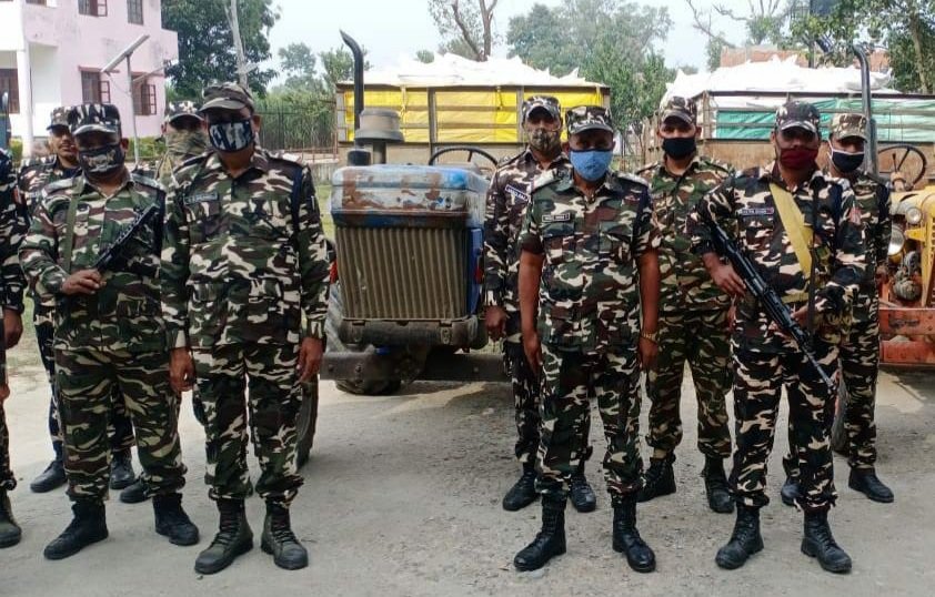 कस्टम विभाग पलिया में फिर चल पड़ा पकड़े गए माल को सलटाने बेचने का खेल, एसएसबी ने लाखों रुपये का मटर की कस्टम के हवाले | New India Times