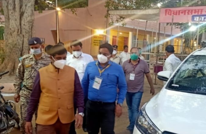 कलेक्टर कौशलेंद्र विक्रम सिंह ने लिया मतदान सामग्री वितरण व्यवस्था का जायजा | New India Times