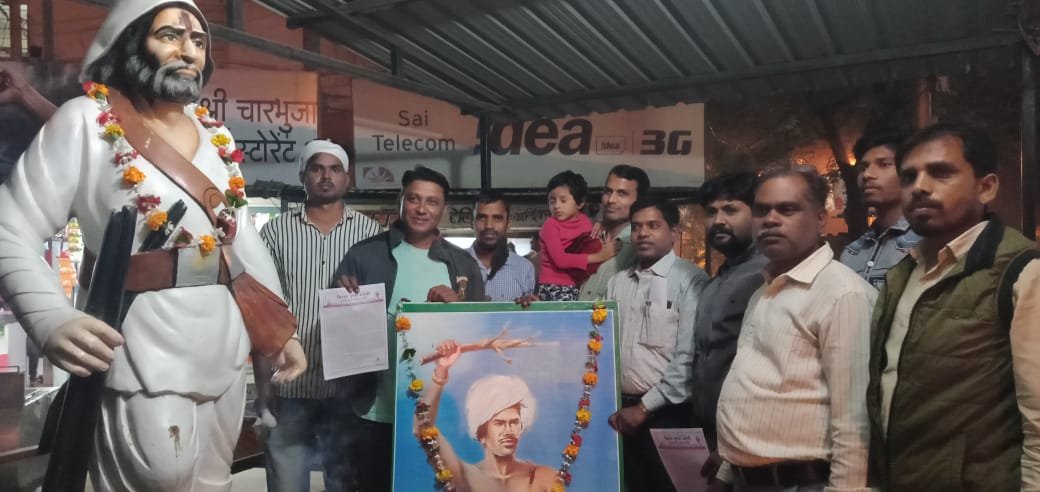 आदिवासी समाज ने बिरसा मुंडा जयन्ती के प्रचार प्रसार के लिये जिला कोर कमेटी ने किया, पोस्टर, बैनर एवं फ़ोटो फेल्क्स का विमोचन | New India Times