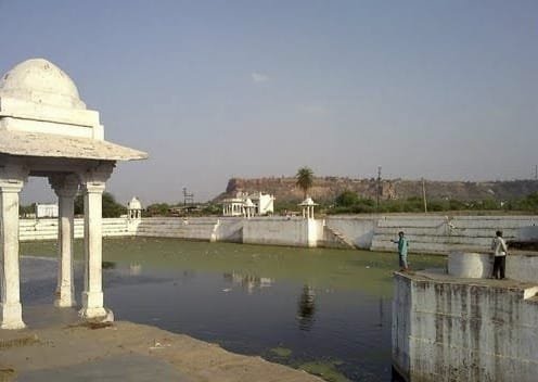 सागरताल में आत्महत्या के लिए कूदे युवक की फायर ब्रिगेड टीम का इंतजार किए बिना ताल में कूदकर पुलिस जवान ने बचाई जान | New India Times