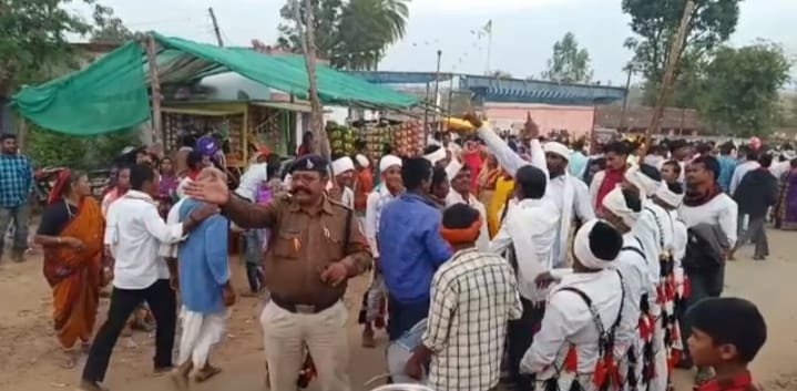 ग्राम वासियों ने लिया मेले का आनंद, अहीरों की टोली ने सालों से आ रही परंपरा के चलते जमके थिरके | New India Times