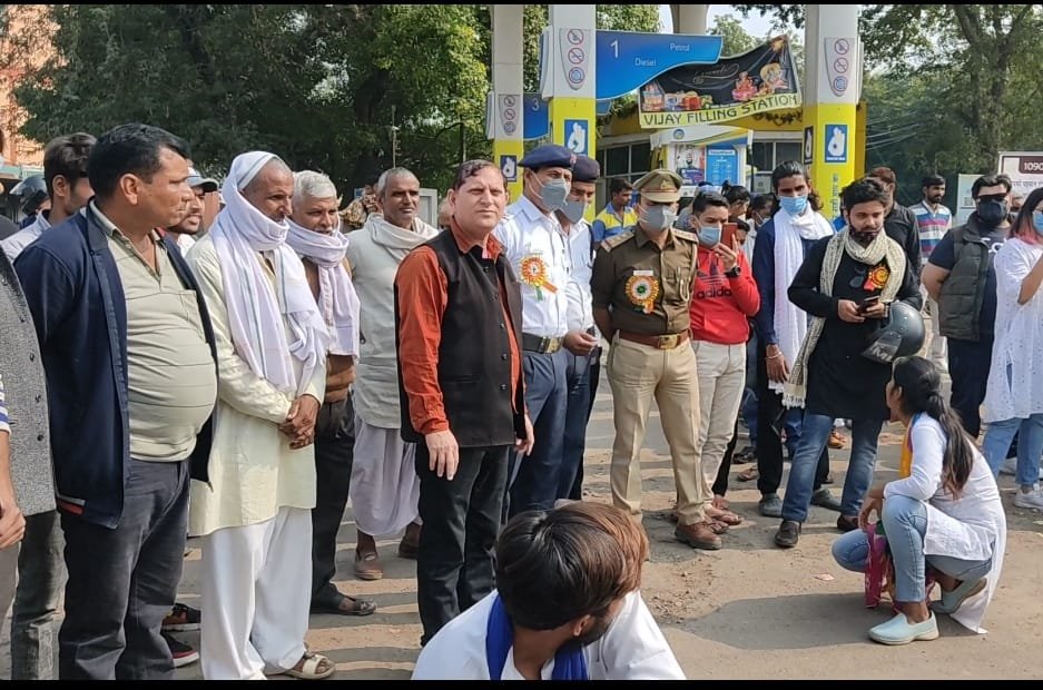 युवाओं ने नाटक के माध्यम से सड़क हादसों से लोगों को किया जागरूक | New India Times