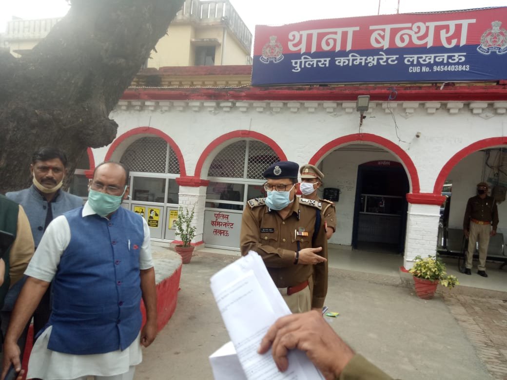 पुलिस कमिश्नर डीके ठाकुर ने थाना बंथरा का किया औचक निरीक्षण | New India Times