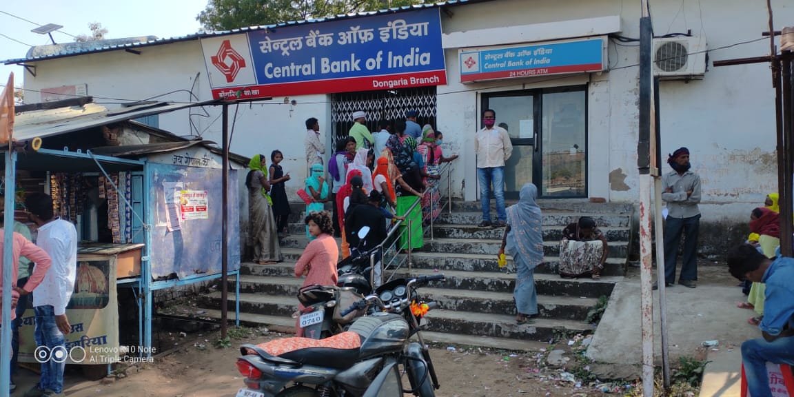 डूंगरिया में नहीं हो रहा है कोरोना संक्रमण रोकने के लिए शासन के नियमों का पालन | New India Times