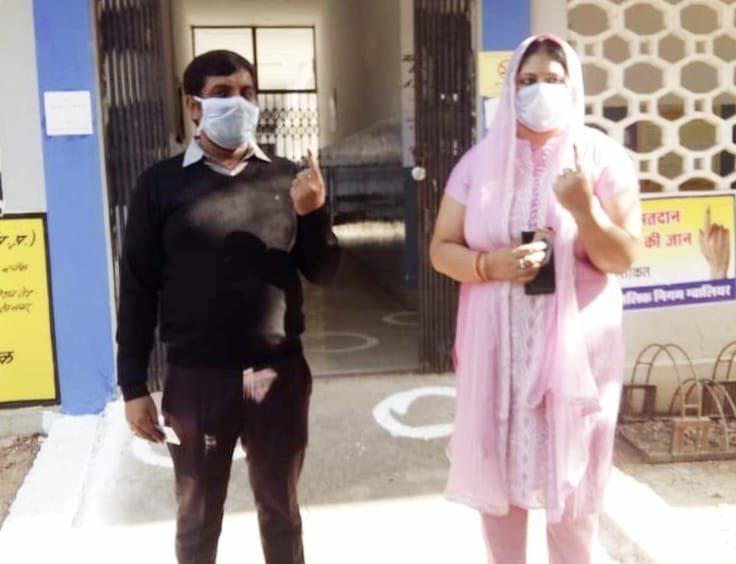 ग्वालियर में मतदान जारी, कलेक्टर और एसपी ने भी किया मतदान | New India Times