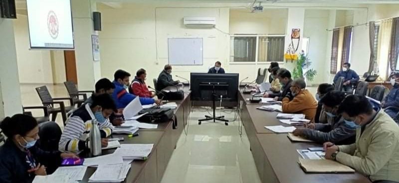 राजस्व अधिकारी माफियाओं के विरूद्ध सख्ती के साथ कार्यवाही करें, कलेक्टर ने राजस्व अधिकारियों की समीक्षा बैठक में दिए निर्देश | New India Times