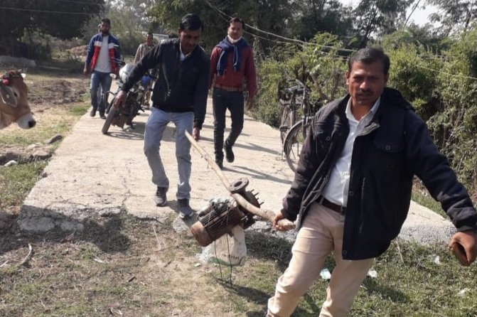 विधुत बिल बकायदारों पर हुई कार्यवाही, मोटर पम्प सहित अन्य उपकरण जप्त | New India Times