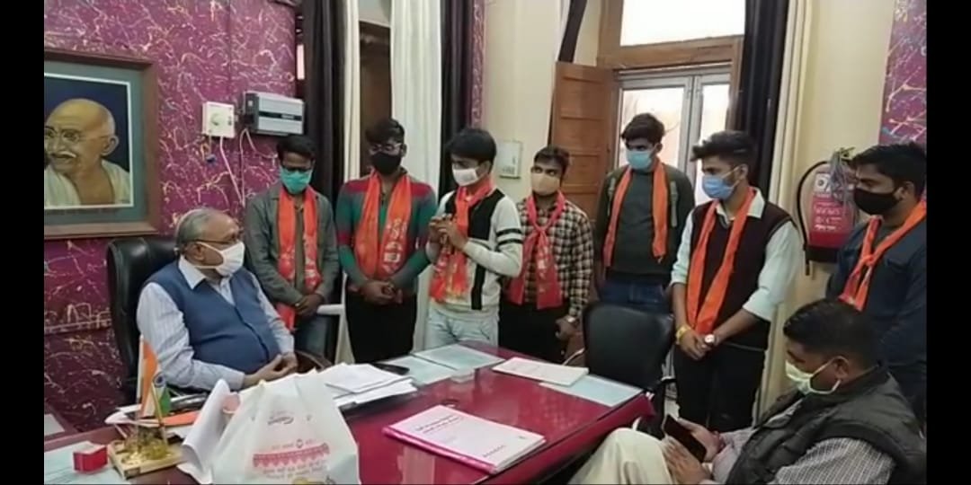 पीजी कॉलेज खेल मैदान पर बनेगी इंजीनियरिंग कॉलेज की बिल्डिंग, एबीवीपी ने कॉलेज आयुक्त को सौंपा ज्ञापन | New India Times