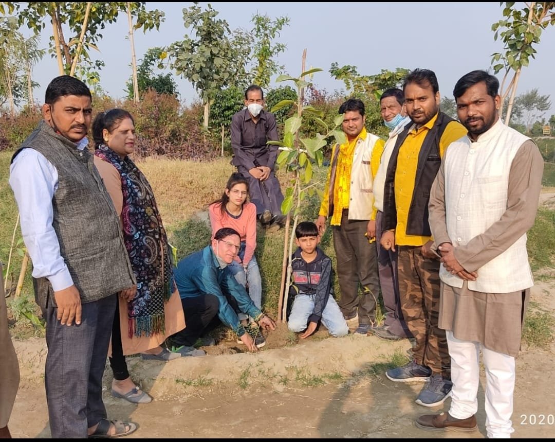 शौर्य दिवस पर बृज यातायात एवं पर्यावरण जनजागरूकता समिति ने  किया वृक्षारोपण | New India Times
