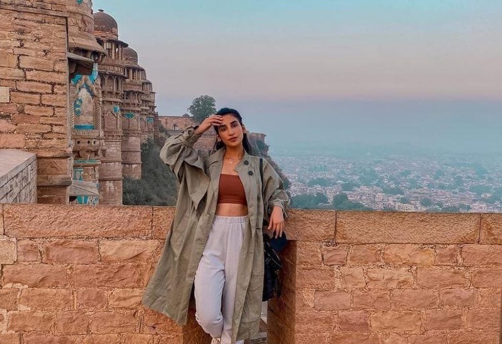 एक्ट्रेस ऋतंबरा पहुंची ग्वालियर किले पर, फोटो शूट कराया | New India Times