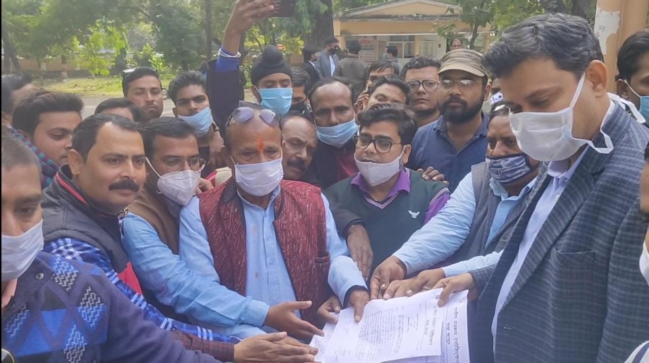 ग्रामीण पत्रकार एसोसिएशन ने प्रभारी मंत्री अनिल राजभर को सौंपा ज्ञापन | New India Times