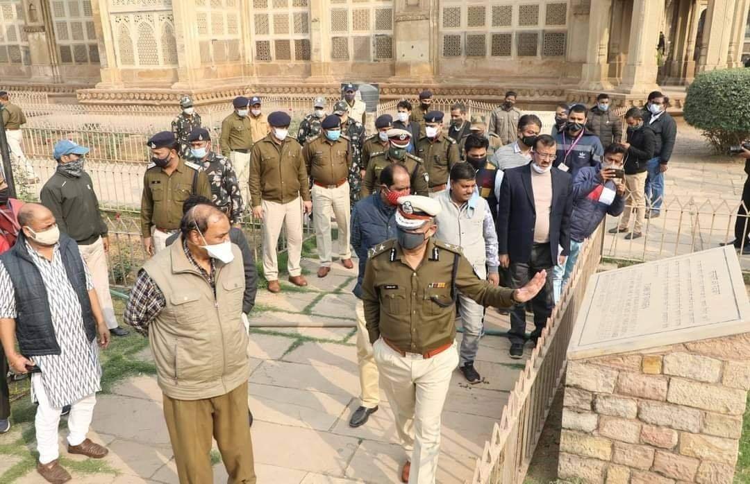 ग्वालियर के कमिश्नर आशीष सक्सेना ने अन्य अधिकारियों के साथ शहर की यातायात व्यवस्था का किया निरीक्षण | New India Times