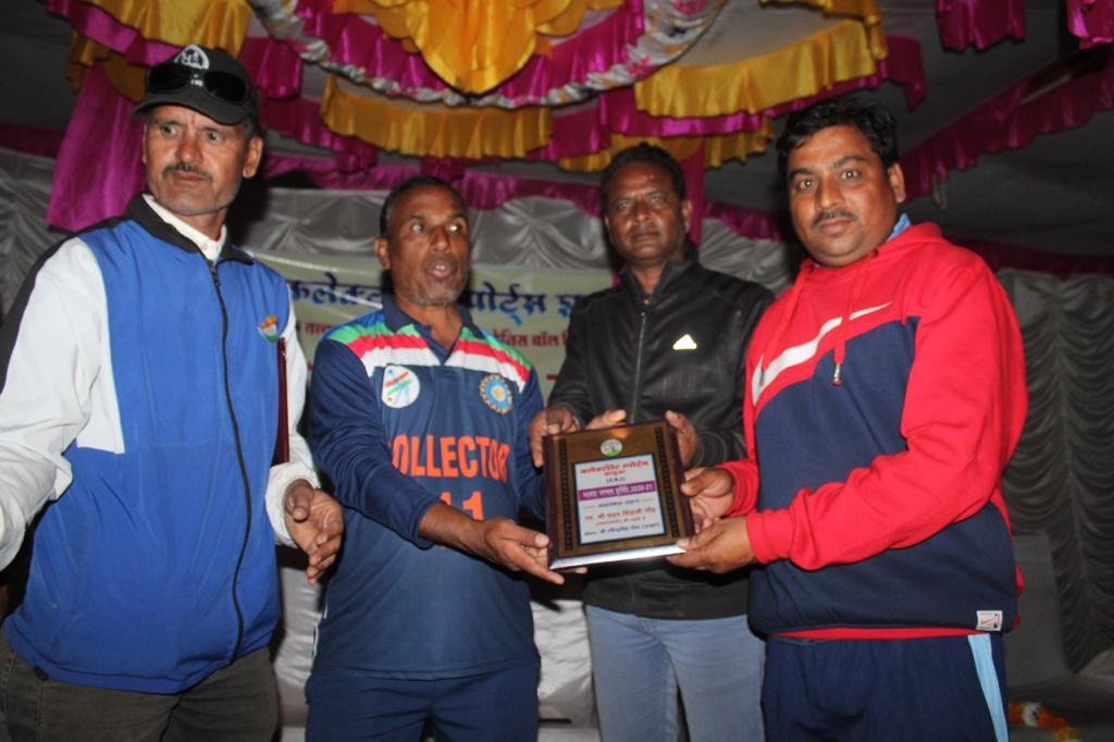 कलेक्टोरेट स्पोर्ट्स झाबुआ के कर्मचारी-अधिकारी प्रीमियर लीग आनंद उत्सव ट्रॉफी 2020-21 का हुआ समापन | New India Times