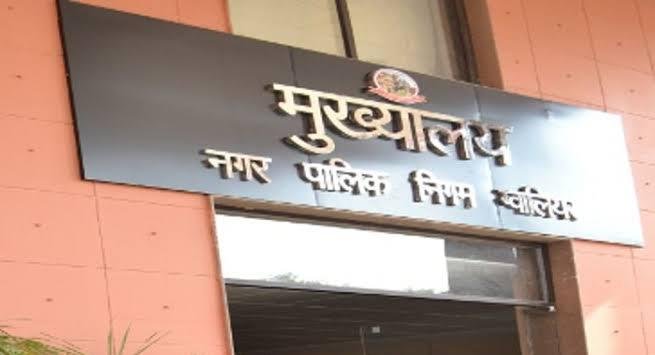 सड़क पर डला था बिल्ड़िग मटेरियल, लगा 65 हजार का जुर्माना | New India Times