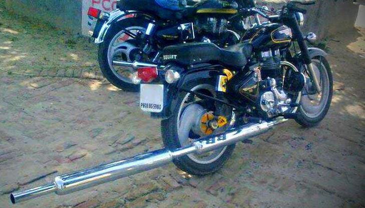 नगर में घूम रहे हैं बुलेट सवार मनचले, पुलिस की ढीली कार्यप्रणाली से लोग परेशान, पलिया, मैलानी, भीरा, सम्पूर्णनगर में ट्रैफिक नियमों का हो रहा है खुला उल्लंघन | New India Times