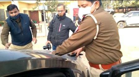 अपर निजी सचिव के पति को गोली मारने के बाद रिटायर्ड फौजी ने खुद को भी गोली मार ली, राजधानी लखनऊ में दिनदहाड़े तीन जगहों पर हुई फायरिंग से फैली सनसनी | New India Times