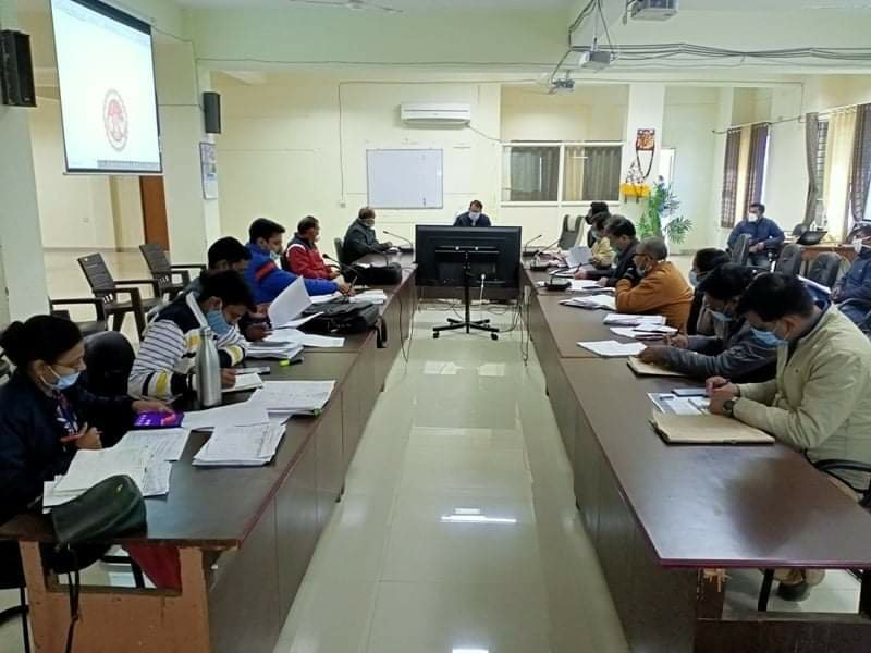 राजस्व अधिकारी माफियाओं के विरूद्ध सख्ती के साथ कार्यवाही करें, कलेक्टर ने राजस्व अधिकारियों की समीक्षा बैठक में दिए निर्देश | New India Times