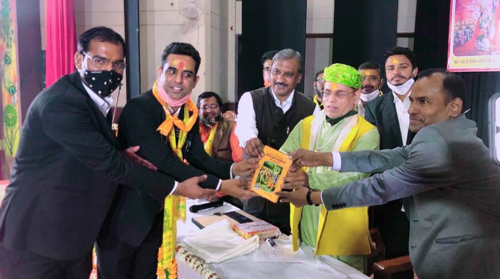 अधिवक्ता जोशी, पुरोहित को वृंदावन में गीता सम्मान से किया गया सम्मानित | New India Times
