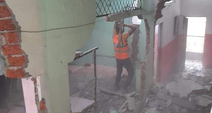 थाना हनुमानगंज क्षेत्र में माफिया के अवैध मकान को किया गया ध्वस्त | New India Times