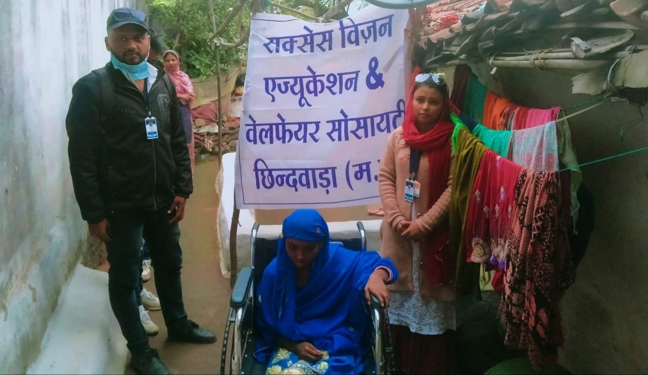 एजुकेशन एवं वेलफेयर सोसाइटी की सराहनीय पहल, जरूरतमंद युवती को प्रदाय की गई ट्राई साइकिल | New India Times