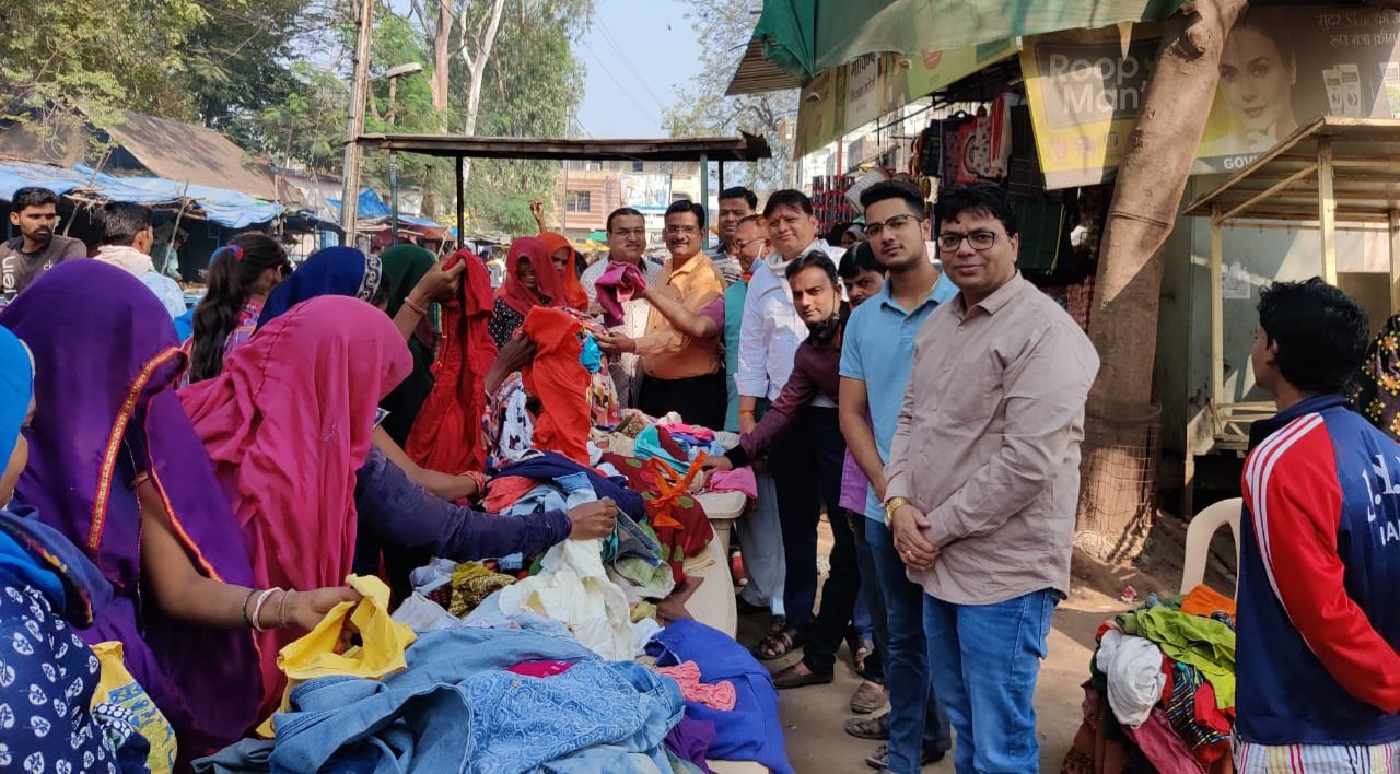 एक कदम नेकी की ओर अभियान हुआ सम्पन्न, हजारों वस्तुओं का निःशुल्क हुआ वितरण, इन्हें प्रदाय करने वालों को किया गया सम्मानित | New India Times