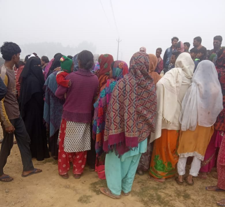 इटवा कस्बे में निर्माणाधीन आईटीआई बिल्डिंग के प्रथम तल पर एक 16 वर्षीय छात्र की गर्दन कटी लाश मिलने से फैली सनसनी 4 इटवा कस्बे में निर्माणाधीन आईटीआई बिल्डिंग के प्रथम तल पर एक 16 वर्षीय छात्र की गर्दन कटी लाश मिलने से फैली सनसनी | New India Times