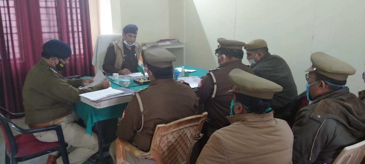 अपर पुलिस अधीक्षक सिद्धार्थनगर ने नव वर्ष की पूर्व संध्या पर थाना इटवा में अपराध समीक्षा गोष्ठी कर प्रभारी निरीक्षकों को दिए दिशा- निर्देश | New India Times
