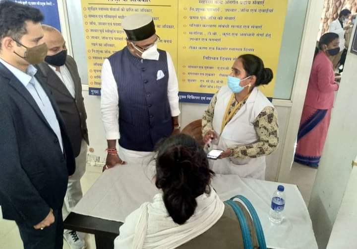 कोरोना वैक्सीन के लिये भोपाल के 3 केन्द्रों पर सफलतापूर्वक हुआ ड्राय रन, प्रोटोकॉल का पालन करते हुए 75 व्यक्तियों पर की वैक्सीन रिहर्सल | New India Times