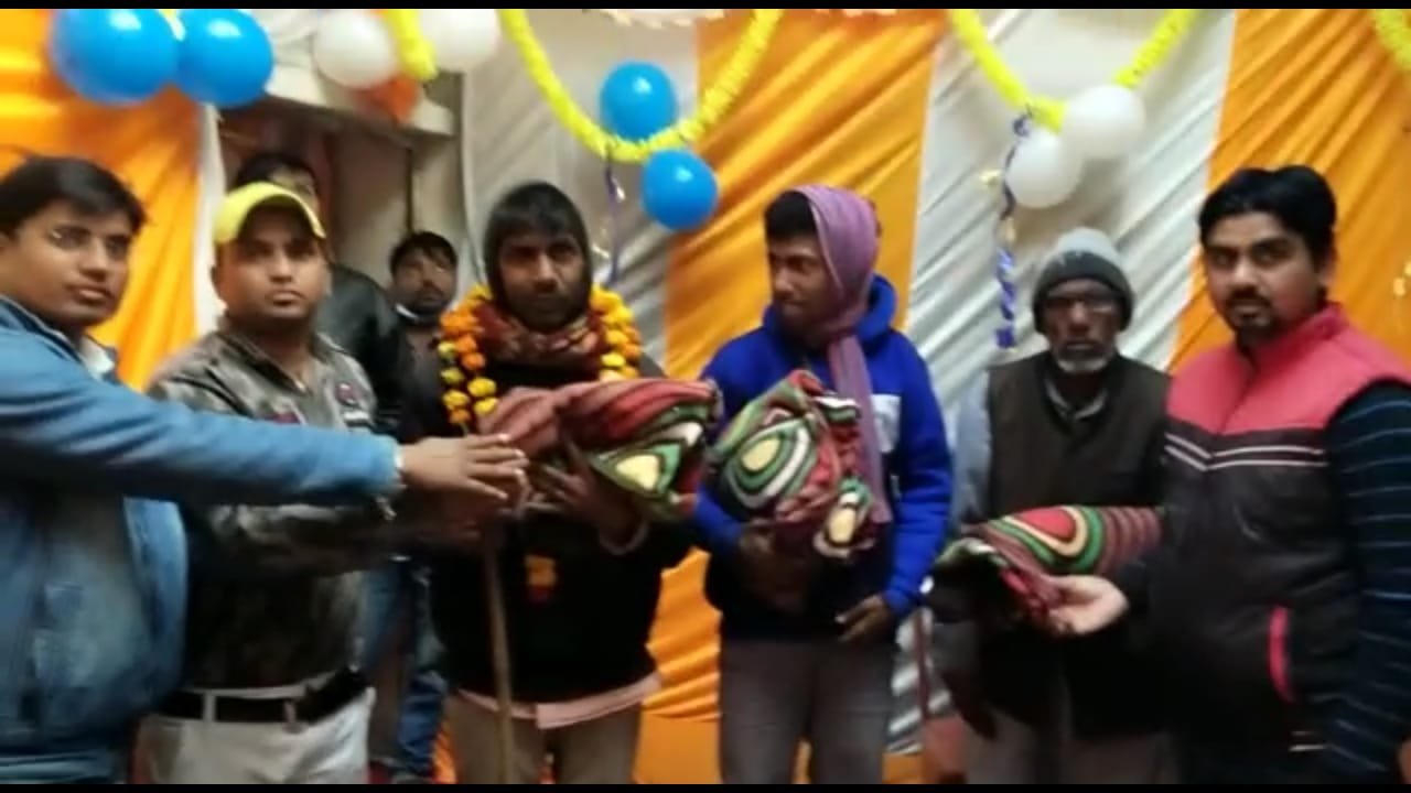राहत वेल्फेयर सोसायटी द्वारा गरीबों और बेसहारा लोगों को ठंड से बचाने के लिए बांटे गये कंबल | New India Times