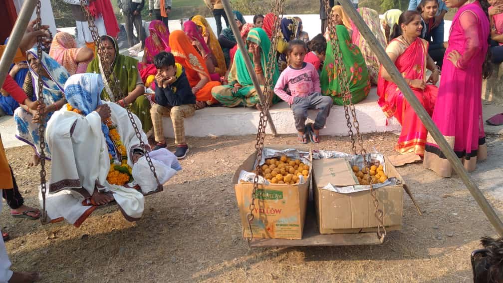 100 वर्ष पूर्ण हो जाने पर वृद्ध माता का हुआ तुलादान | New India Times