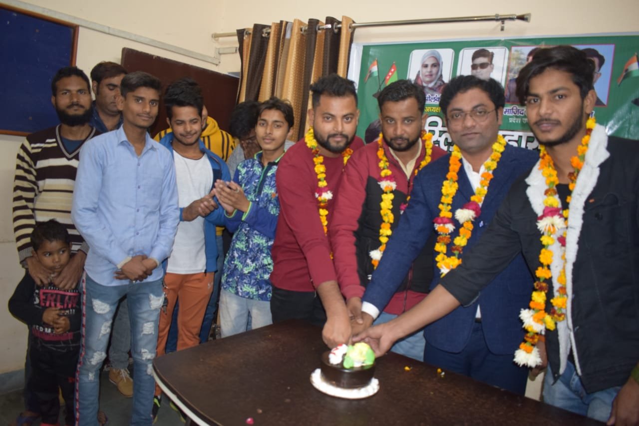 मुस्लिम महासभा के स्थापना दिवस पर पदाधिकारी सोशल डिस्टेंसिंग व माक्स लगाना भूले, शासन-प्रशासन के निर्देशों की उड़ाई गई धज्जियां | New India Times