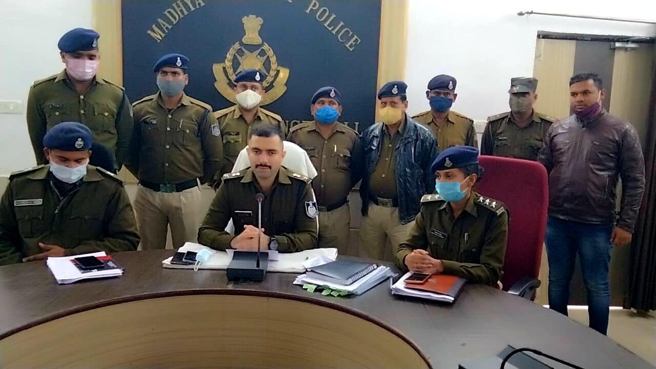 पुलिस अधीक्षक अनुराग सुजानिया ने अन्तर्राजीय ट्रक कटिंग गैंग का किया खुलासा, लगभग 72 लाख का माल बरामद, तीन आरोपी गिरफ्तार | New India Times