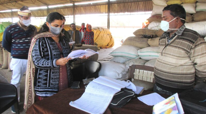 जिलाधिकारी ने किया धान क्रय केंद्र का औचक निरीक्षण, तौल के उपरांत भुगतान में विलंब पर जताई नाराजगी | New India Times