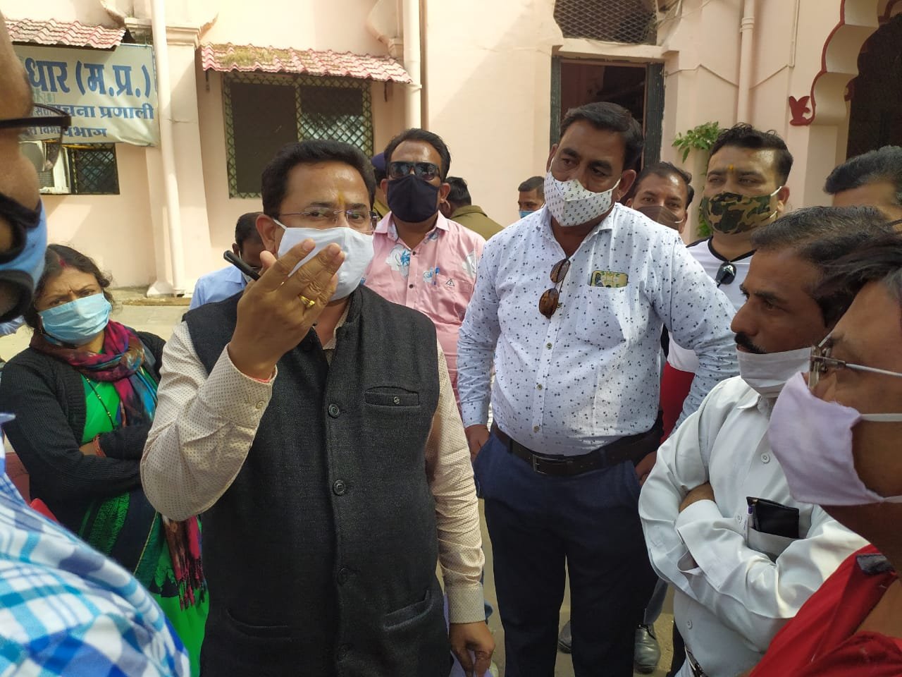 नवीन शिक्षक संवर्ग संयुक्त मोर्चा द्वारा छटे वेतनमान के एरियर राशि की तीसरी किस्त का भुगतान एवं दिवंगत हुए अध्यापकों के आश्रितों को अनुकंपा नियुक्ति संबंधित मांगों को लेकर सौंपा गया ज्ञापन | New India Times