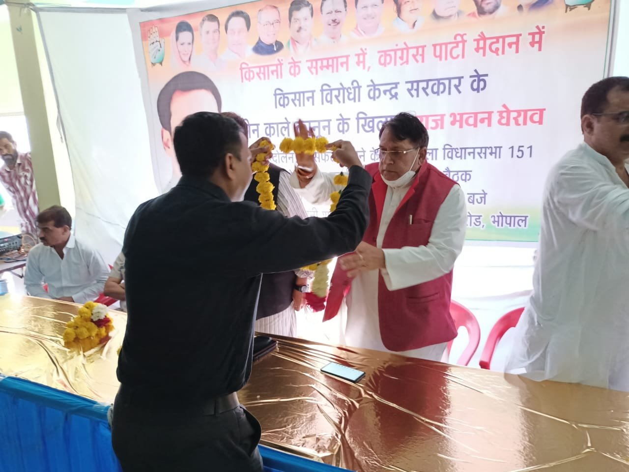 किसानों के समर्थन में कांग्रेस की हुई अहम बैठक, पैदल-मार्च कर राजभवन घेरने की है तैयारी | New India Times