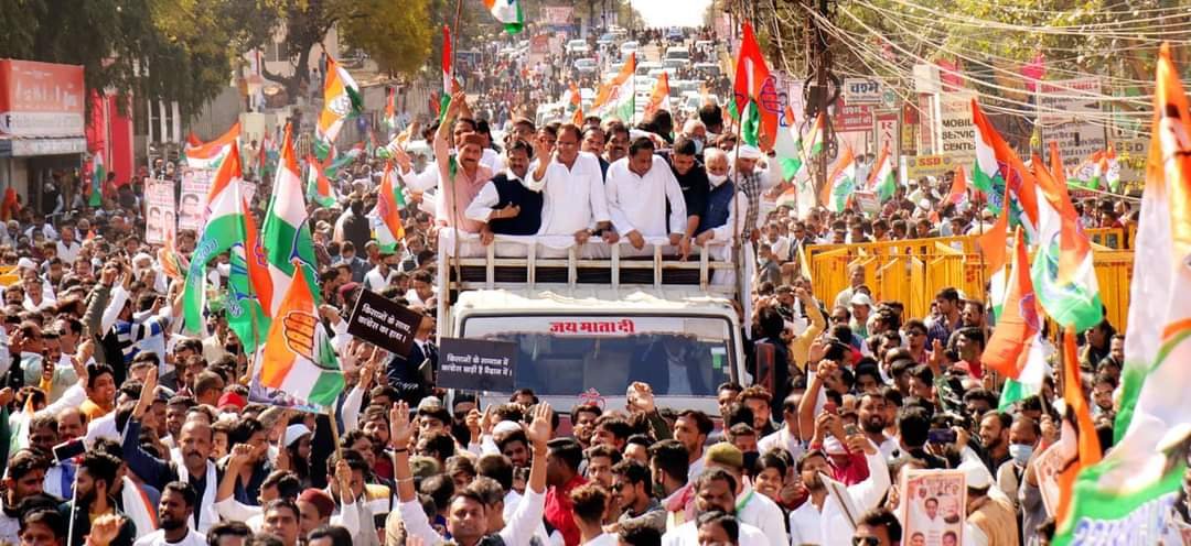 केंद्र सरकार के कृषि बिल के खिलाफ और किसानों के समर्थन में कांग्रेस ने भोपाल में किया बड़ा प्रदर्शन, राजभवन घेराव दौरान पुलिस ने लाठीचार्ज के साथ किया वाटर-कैनन और आंसू गैस का इस्तेमाल | New India Times