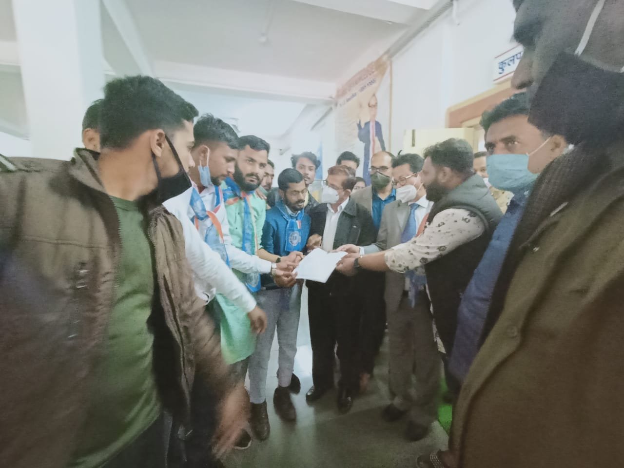 बरकतउल्ला विश्वविद्यालय के कुलपति पर जमकर बरसे एनएसयुआई नेता | New India Times