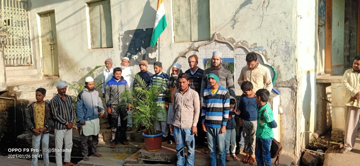 मदरसा मुस्तफाईया थांदला में शान से फहराया गया तिरंगा | New India Times