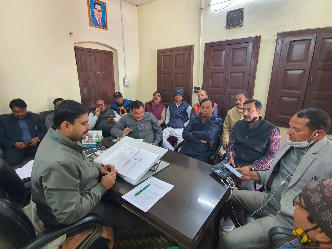 शिक्षकों की समस्याओं के निस्तारण के लिए जिला वित्त एवं लेखाधिकारी से मिला उत्तर प्रदेशीय प्राथमिक शिक्षक संघ, 5 सूत्रीय मांगों को लेकर सौंपा गया ज्ञापन | New India Times