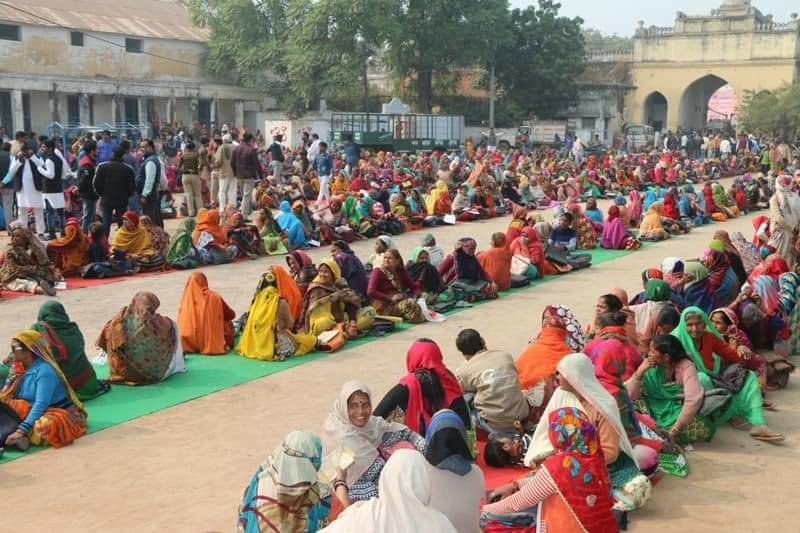गृहमंत्री डाॅ. नरोत्तम मिश्रा ने सर्दी से बचाव हेतु हजारों गरीबों को बांटे कंबल | New India Times