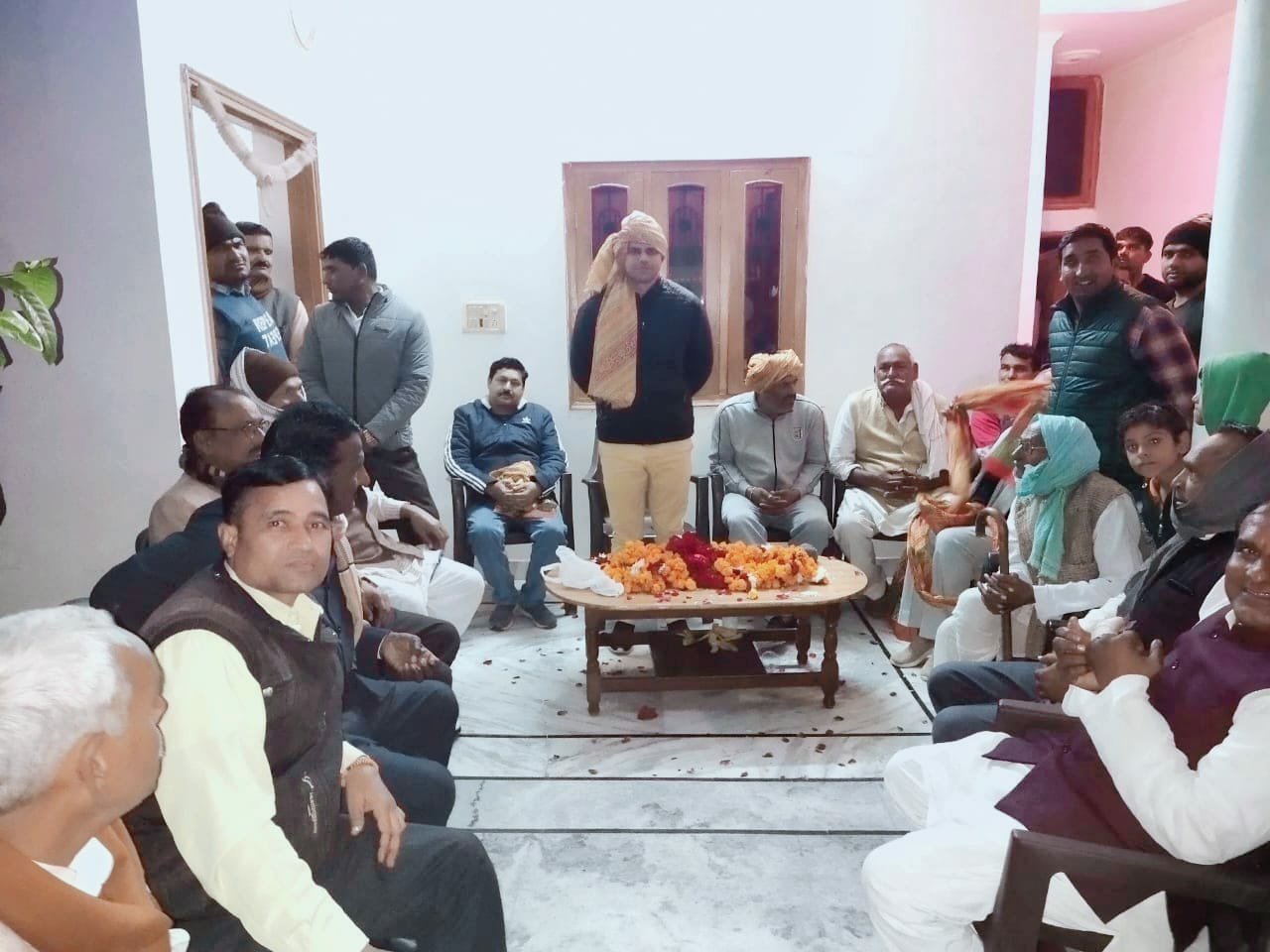 धौलपुर गुर्जर कॉलोनी द्वारा नगर परिषद सभापति का माला पहनाकर किया गया स्वागत | New India Times