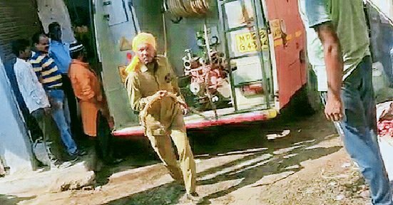 दमुआ के एसबीआई एटीएम में सार्टसर्किट से लगी आग, फायर ब्रिगेड ने आग पर पाया काबू | New India Times