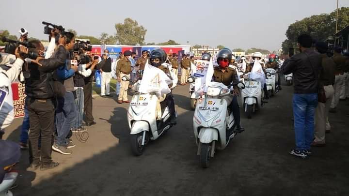 यातायात पुलिस भोपाल द्वारा यातायात जागरूकता रैली का किया गया शुभारंभ 2 यातायात पुलिस भोपाल द्वारा यातायात जागरूकता रैली का किया गया शुभारंभ | New India Times