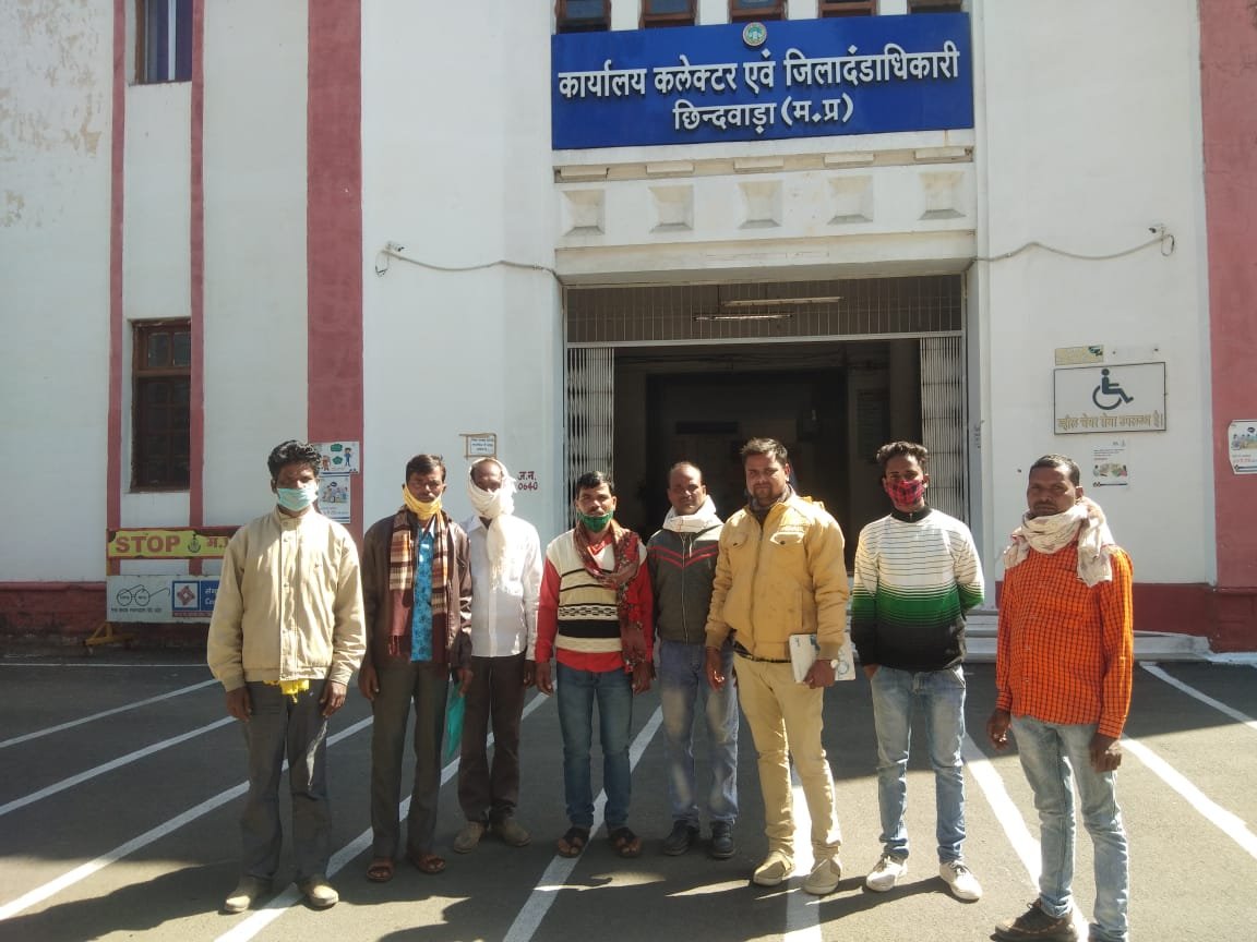 जनपद पंचायत जुन्नारदेव की ग्राम पंचायत गुद्दम में भारी लापरवाही और भ्रष्टाचार को लेकर ग्रामवासियों ने जनसुनवाई में कलेक्टर से की शिकायत | New India Times