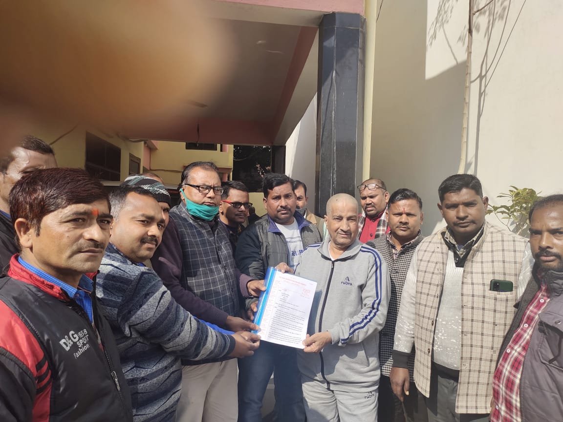 शिक्षामित्रों ने सहकारिता मंत्री माननीय मुकुट बिहारी वर्मा से संकल्प पत्र पूरा करने का किया अनुरोध, सौंपा तीन सूत्री ज्ञापन | New India Times