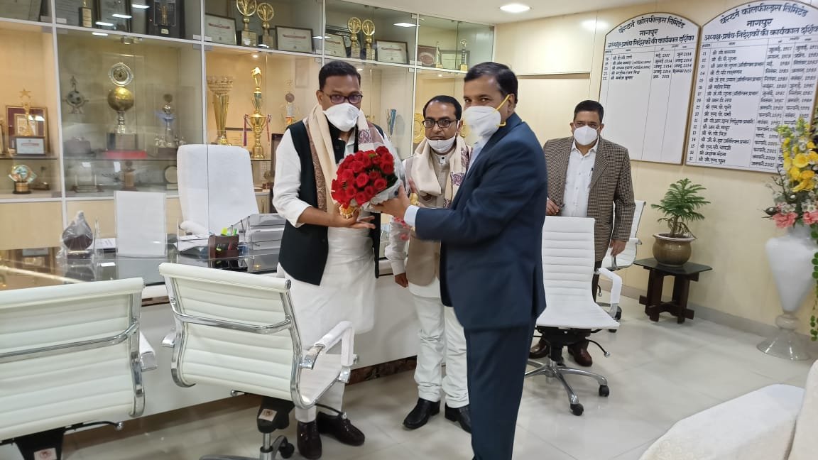 विधायक सुनील उइके एवं अनुसूचित जाति आयोग सदस्य ने वेकोली मुखिया से की बैठक, क्षेत्र की विभिन्न समस्याओं के समाधान के लिए चर्चा के साथ की समीक्षा | New India Times