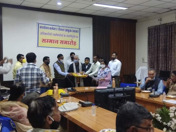 सेवानिवृत्त कर्मचारियों का सम्मान समारोह आयोजित कर दी गई विदाई | New India Times