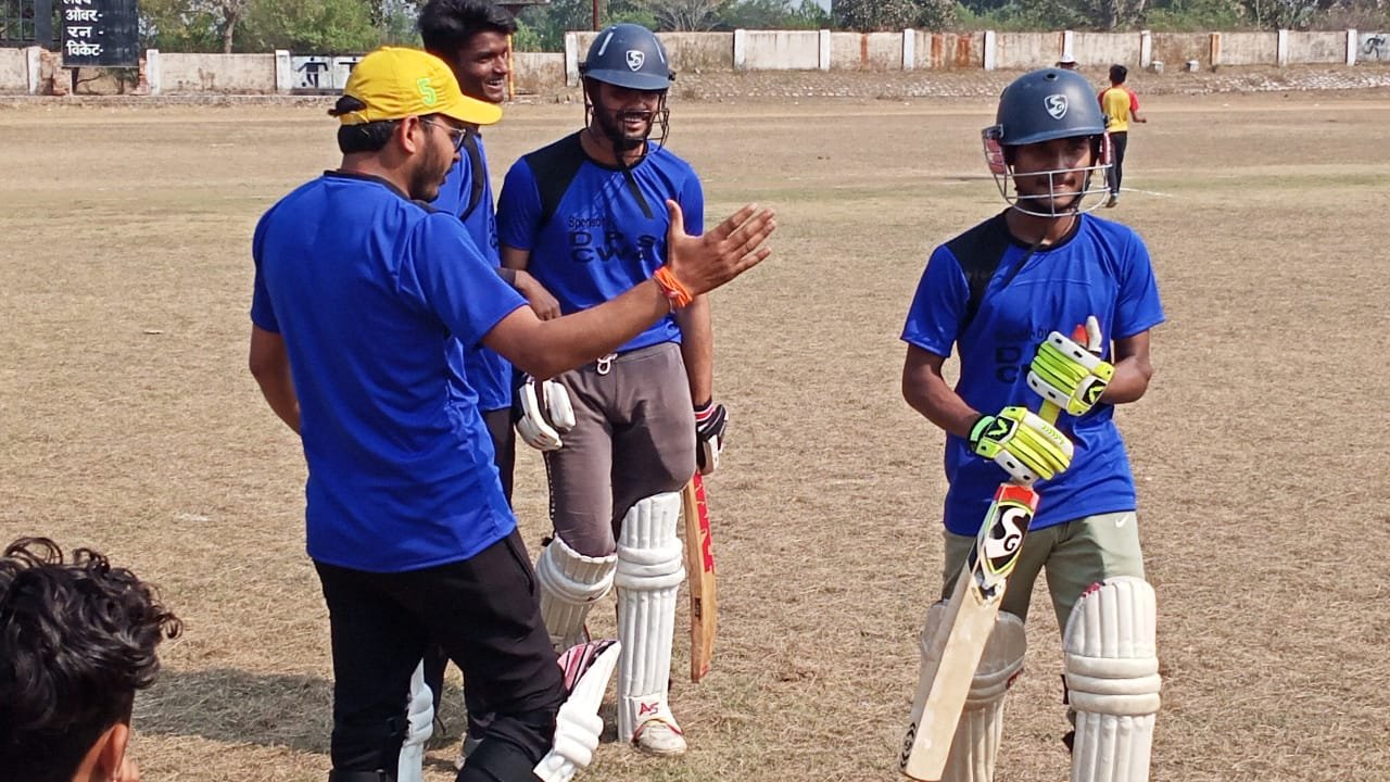 क्रिकेट मुकाबले में ड्रीम 11 परासिया की जीत, राजूल की 31 गेंदों पर 30 रन की पारी, चुने गए मैंन ऑफ दा मैच | New India Times