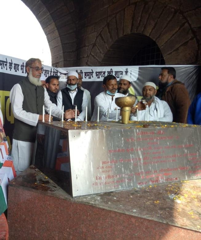 सर्व धर्म सदभावना मंच एवं जमीअत यूथ क्लब की टीम द्वारा पुलवामा में शहीद हुऐ जवानों को दी गई श्रद्धांजलि | New India Times