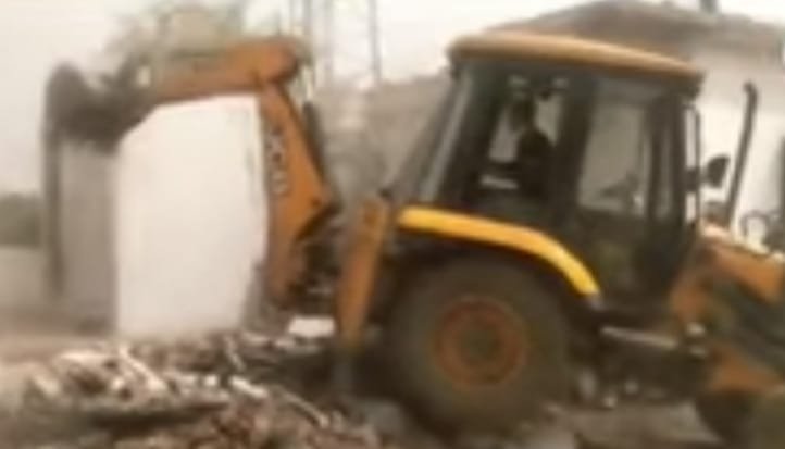 एक कांग्रेसी नेता का अतिक्रमण हटाया व दूसरे कांग्रेसी नेता पर हुई एफआईआर | New India Times